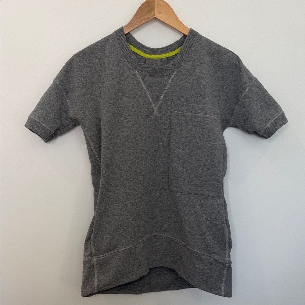 Lululemon Athletica Women’s Short Sleeve Sweatshirt – Gray – Est. Size 6